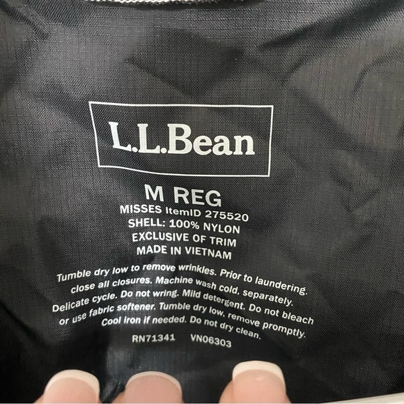 L.L. Bean | Women's Packable Casco Bay Windbreaker Size Medium - Picture 7 of 7